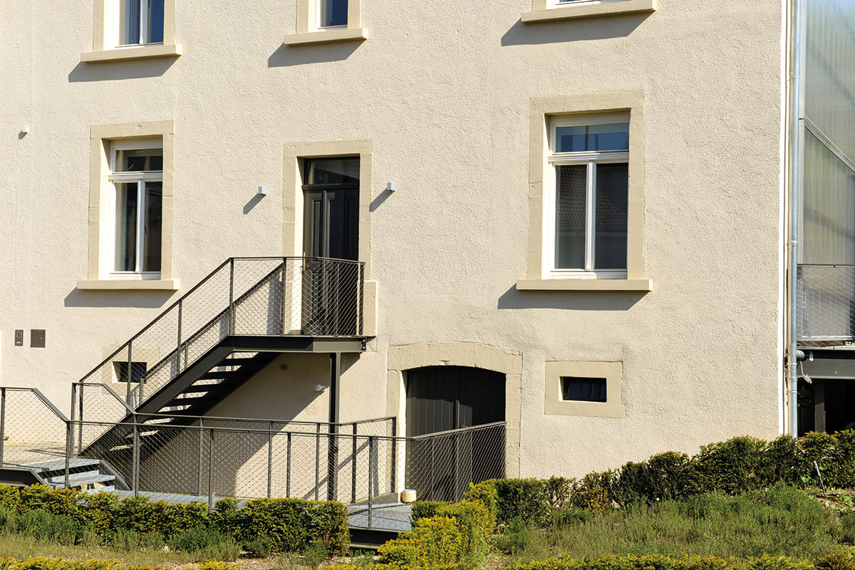 Fassadensanierung & Fliesenrestaurierung Cafe Simon Calteaux, Dalheim